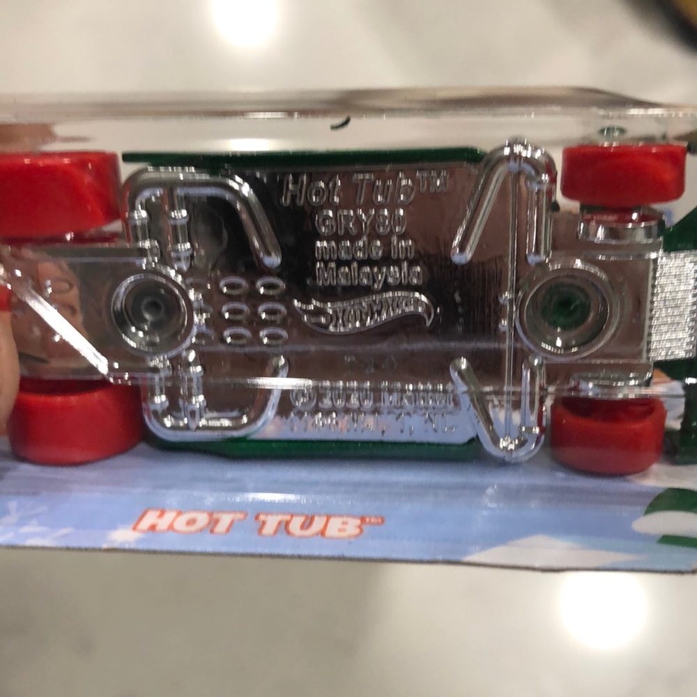 Hot Tub Toy Car - Red and Green - Picture 6 of 7